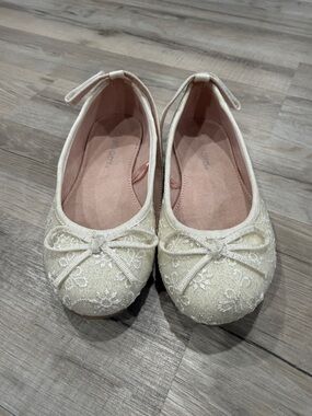 Falls Creek Girls Cream Embroidered Bow Ballet Flats